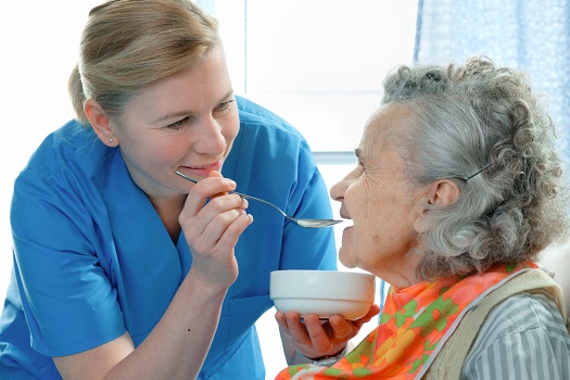 Ways to Feed an Aging Loved One Living with Dementia in Dallas, TX